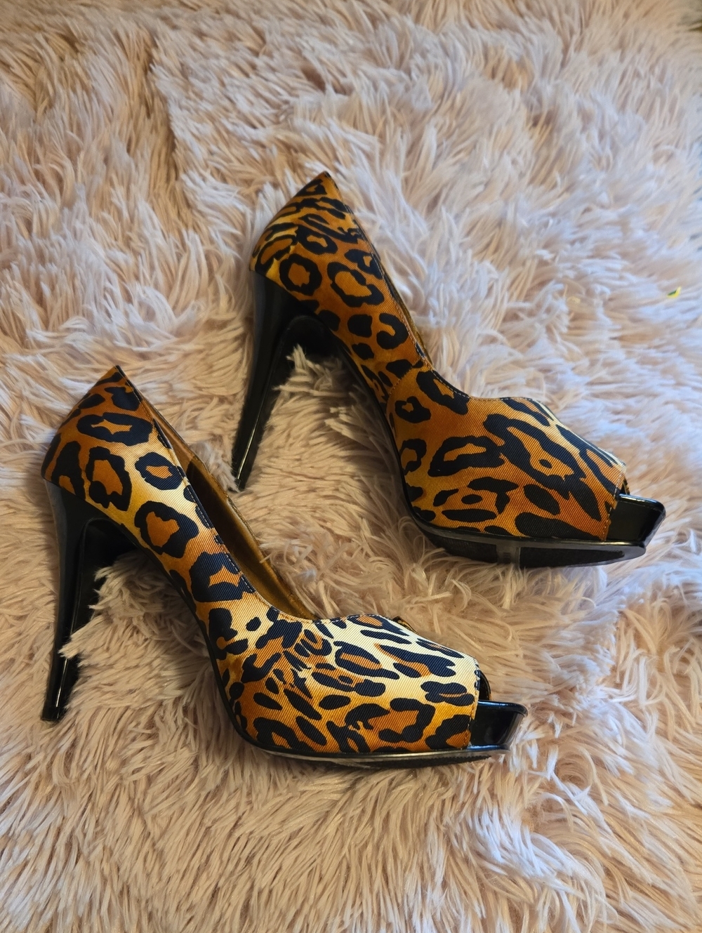 Nine West EUC animal print black and brown high heels size 8 M